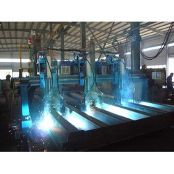 科勝數(shù)控龍門式焊接專機制作商，龍門式焊接專機價格實惠。