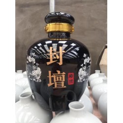哈爾濱陶瓷酒壇廠200斤裝定做，顏色柚陶瓷150斤裝批發(fā)