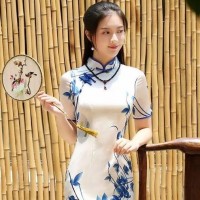 一手蒲扇，一色青衣，做一個青花瓷般的旗袍美人！